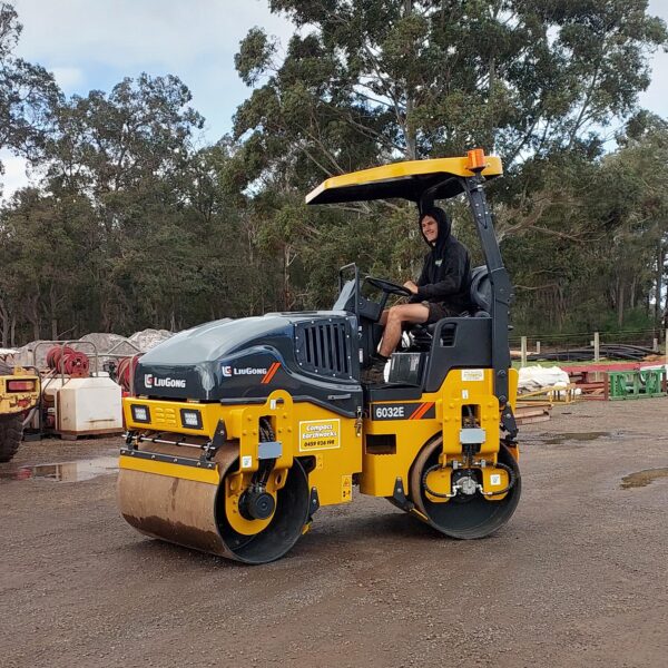 LiuGong 6023E Double Roller - Image 3